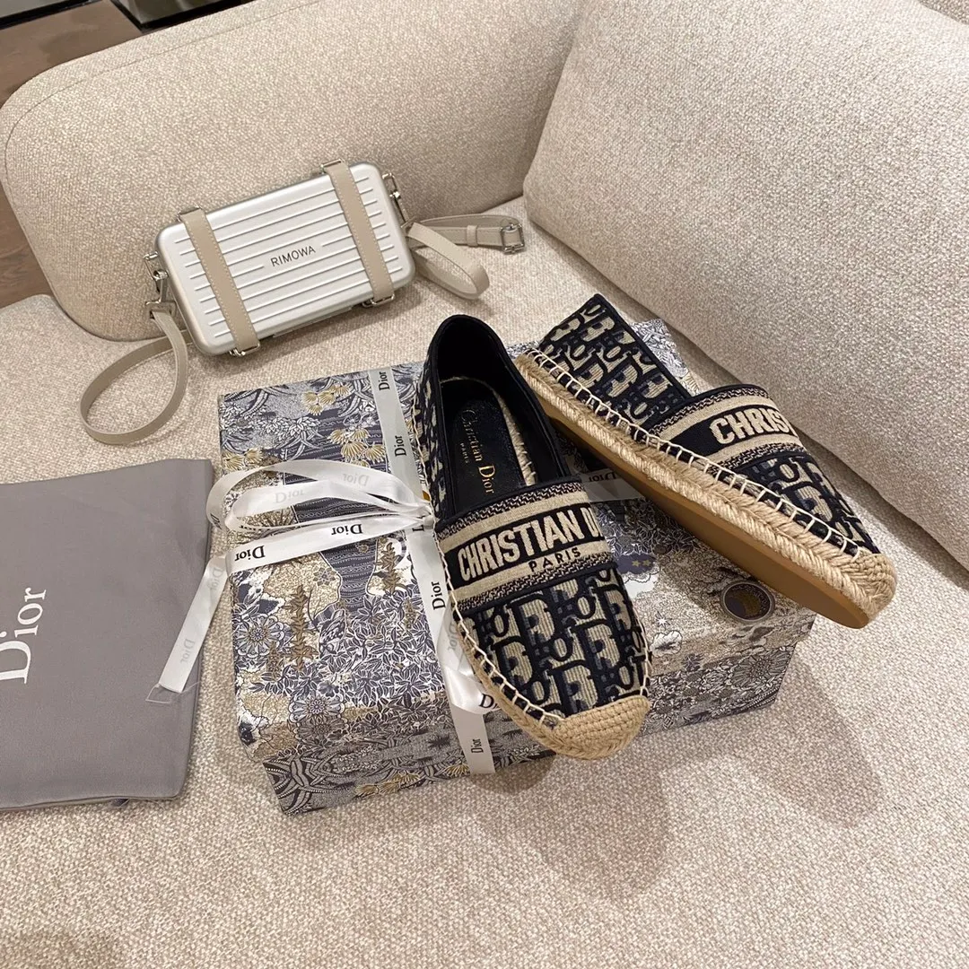 👟👟Ex-factory price 440👟👟 Women's shoes Women's clothing Women's shoes Women's clothing Dior Dior—2ssGranville 3D three-dimensional embroidered straw fisherman's shoes • Quality, original 🎁Gift box packaging • Imported 3D three-dimensional embroidered presbyopia logo • Purely handmade hemp rope weaving • Size: 35-39 (40 customized) • Lucky five-pointed star rubber outsole • Fisherman's shoes